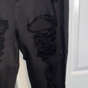 Black Distress Boyfriend Jean